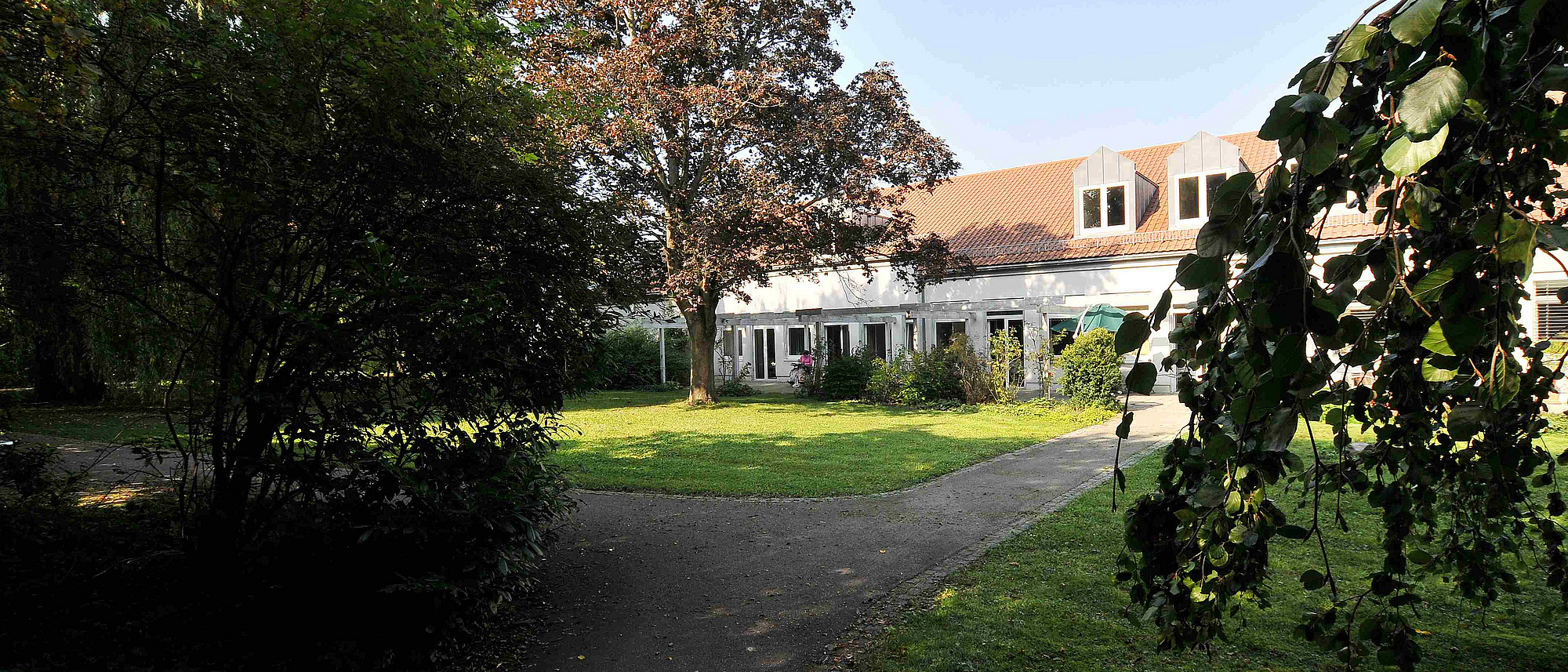 Garten des Neurologischen Spezialpflegeheims Regensburg (Frank Hübler | medbo)