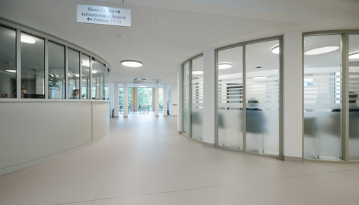 Station 13A Wöllershof Eingangsbereich mit Blick zum Speisesaal (Frank Hübler | medbo)