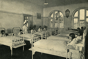 Schlafsaal des Kindererholungsheims Wöllershof (N.N.)