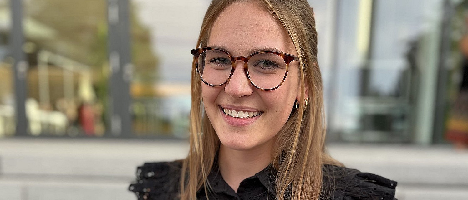 Portrait Absolventin Hannah Sailer Ausbildung zur Pflegefachfrau an den medbo Pflegeschulen (medbo | Katharina Tenberge-Holzer) 