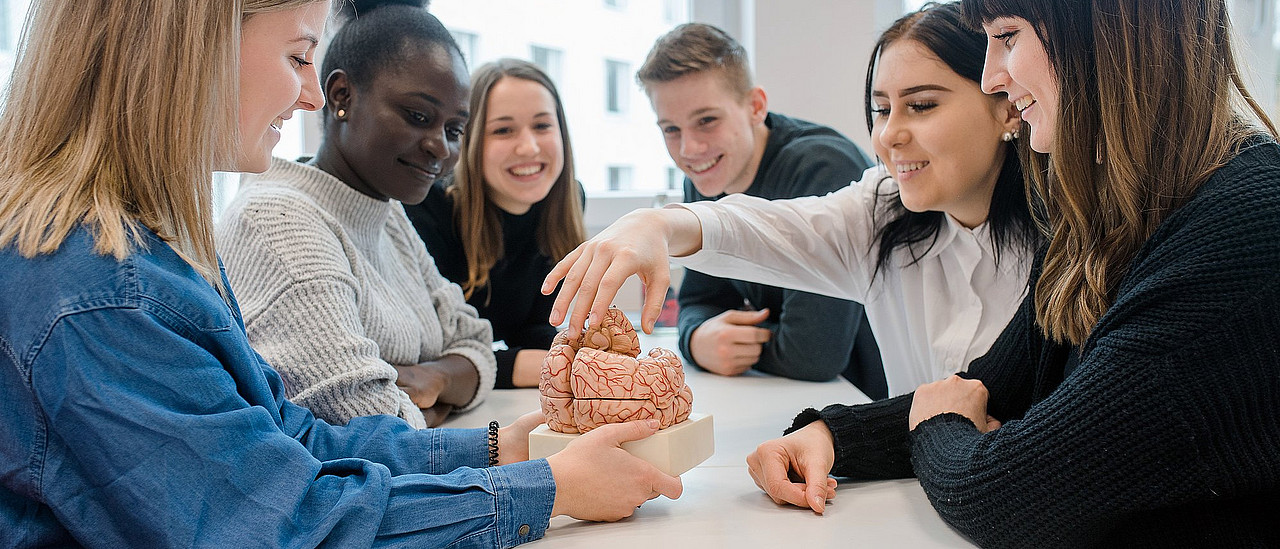 Das medbo Schulteam macht mit einem vollen Programm am 13. Mai die Pflegeausbildung hautnah erlebbar. Bild: medbo KU / Frank Hübler