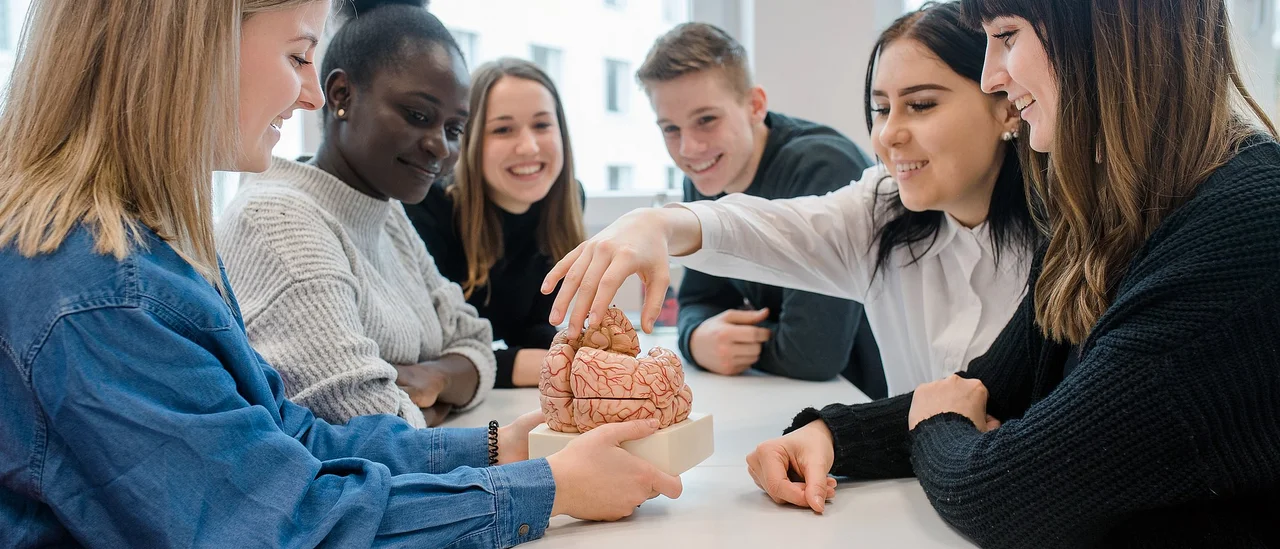 Das medbo Schulteam macht mit einem vollen Programm am 13. Mai die Pflegeausbildung hautnah erlebbar. Bild: medbo KU / Frank Hübler