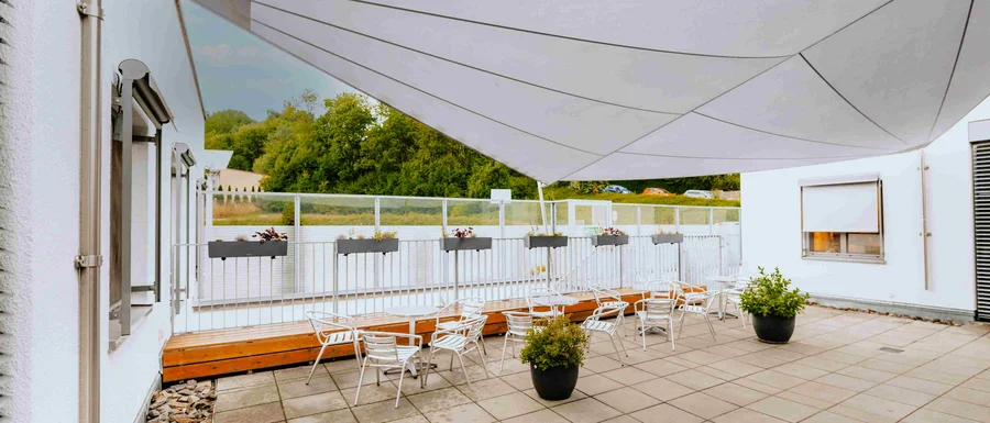 Terrasse Zentrum für Psychiatrie Cham (Frank Hübler | medbo)
