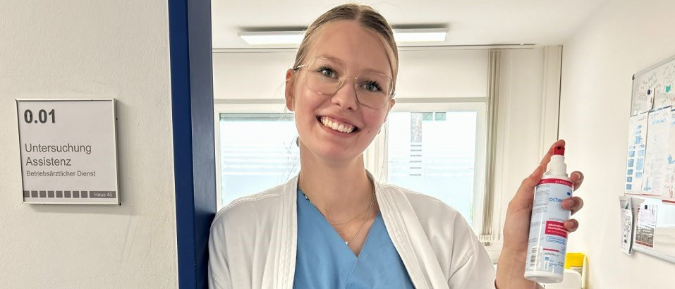 Auszubildende zur MFA (Medizinische Fachangestellte) beim medbo Betriebsarzt (medbo KU | Astrid Herzog)