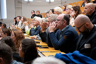 Abb. 04: Um die 100 Teilnehmenden kamen zum Fachtag „50 Jahre Psychiatrie-Enquete“ © medbo KU / K. Tenberge-Holzer