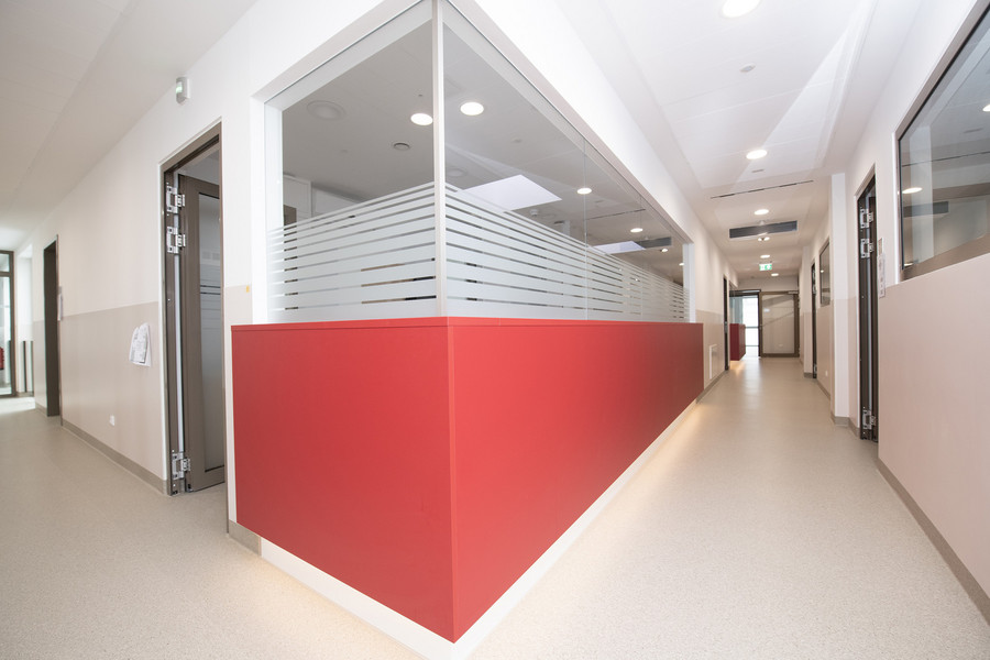 Stationszimmer im neuen Zentrum für Psychosomatik und Psychiatrie in Parsberg. © medbo KU / Katharina Tenberge-Holzer