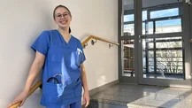 Pflegeazubi Nicole Höcherl auf Station 14a (medbo | Astrid Herzog)