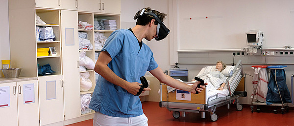 Pflegeausbildung mit VR-Brille