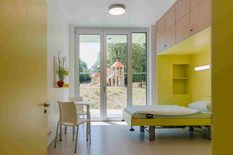 Patientenzimmer KJPP Regensburg (Frank Hübler/medbo)