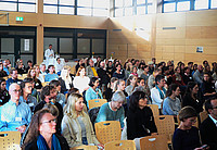 Volles Haus am medbo Bezirksklinikum - das wissenschaftliche Symposium anlässlich 5 Jahre Lehre & Forschung im Bereich Kinder- und Jugendpsychiatrie lockte etwa 250 interessierte Gäste. Bild: medbo KU / Johannes Müller