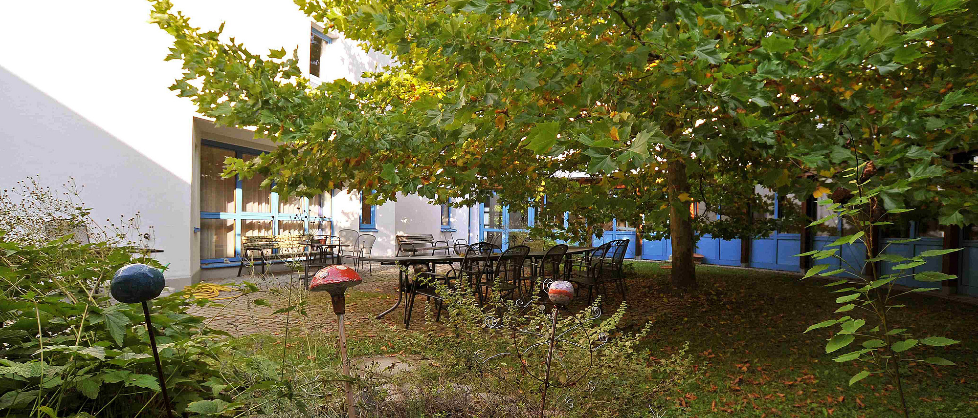 Psychiatrische Tagesklinik Regensburg Innenhof (Frank Hübler | medbo)