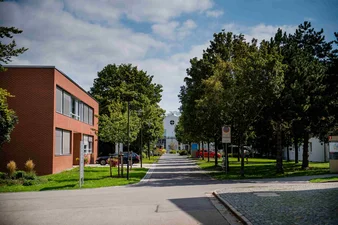 medbo Bezirksklinikum Gelände HAUS 44 (Frank Hübler/medbo)