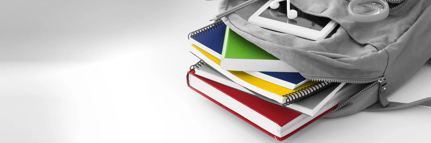 Rucksack mit Büchern (seb ra/iStock)