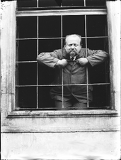 Patient hinter Gittern um 1920 (medbo)