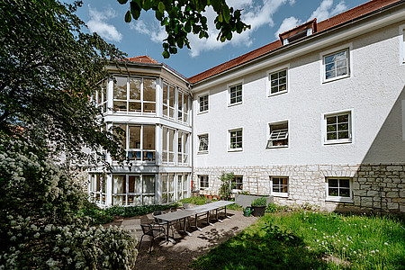 Psychiatrische Tagesklinik HAUS 13 BKR Hinterhof (Frank Hübler | medbo)
