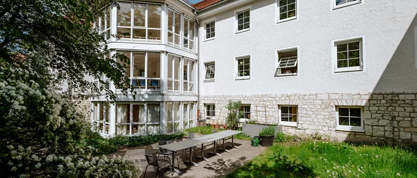 Psychiatrische Tagesklinik HAUS 13 BKR Hinterhof (Frank Hübler | medbo)