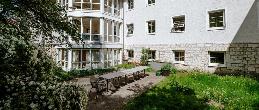 Psychiatrische Tagesklinik HAUS 13 BKR Hinterhof (Frank Hübler | medbo)