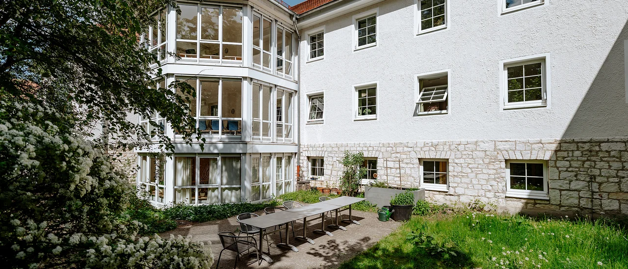 Psychiatrische Tagesklinik HAUS 13 BKR Hinterhof (Frank Hübler | medbo)