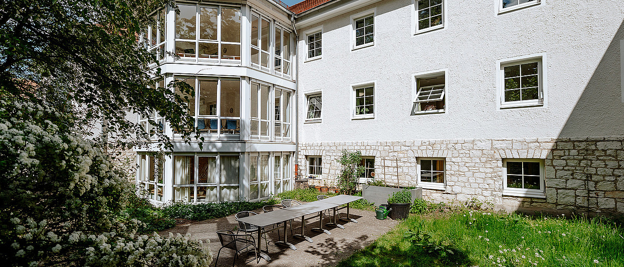 Psychiatrische Tagesklinik HAUS 13 BKR Hinterhof (Frank Hübler | medbo)