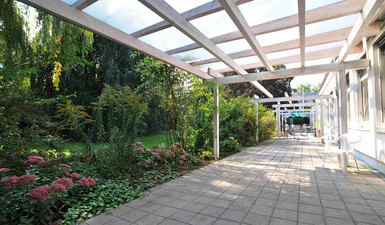 Terrasse des Neurologischen Spezialpflegeheims Regensburg (Frank Hübler | medbo)