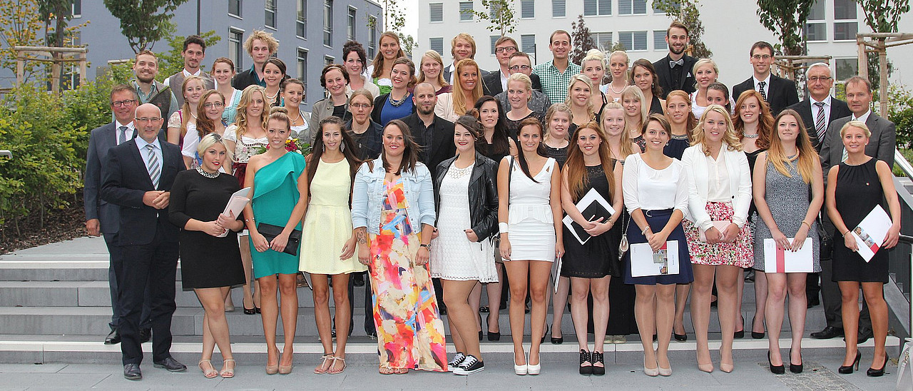 Gruppenfoto Examensfeier Krankenpflegeschule 2015 (Höller | medbo)