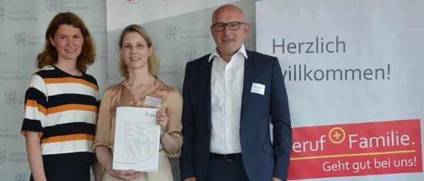 Verleihung Qualitätssiegel Beruf und Familie (Astrid Gamez | Landratsamt Regensburg)