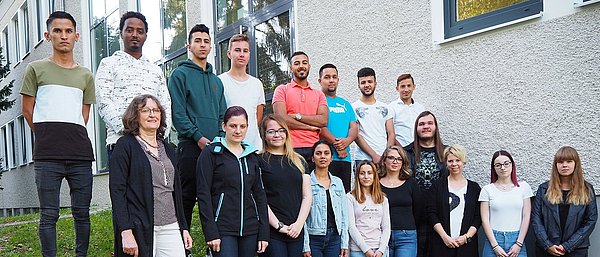 Gruppenfoto Start Pflegehilfeschule 2018 (Höller | medbo)