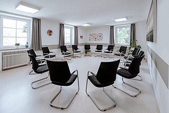 Psychiatrische Tagesklinik HAUS 13 BKR Gruppenraum (Frank Hübler | medbo)