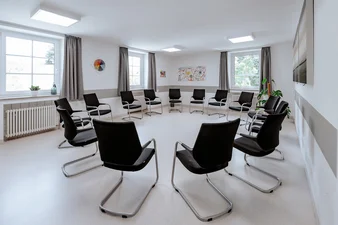 Psychiatrische Tagesklinik HAUS 13 BKR Gruppenraum (Frank Hübler | medbo)
