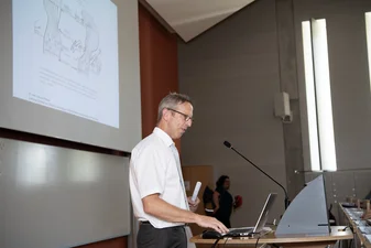 Prof. Dr. Felix Schlachetzki plante ursprünglich noch gemeinsam mit dem Klinikgründer Dr. Gerhard Weber diesen Fachtag, der jetzt „in memoriam Dr. Gerhard Weber“ stattfand. (c) medbo KU | Tenberge-Holzer