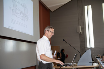 Prof. Dr. Felix Schlachetzki plante ursprünglich noch gemeinsam mit dem Klinikgründer Dr. Gerhard Weber diesen Fachtag, der jetzt „in memoriam Dr. Gerhard Weber“ stattfand. (c) medbo KU | Tenberge-Holzer