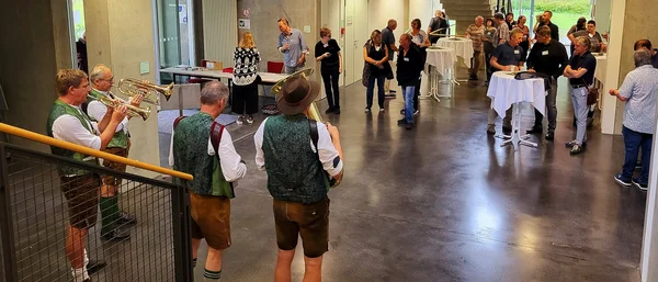 Impressionen Jubiläum 25 Jahre BWF Betreutes Wohnen in Familien Musikalische Begrüßung Feier 2024