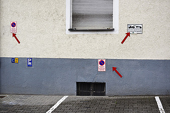 Urban Structures - Drei rote Pfeile (Katharina Tenberge-Holzer)