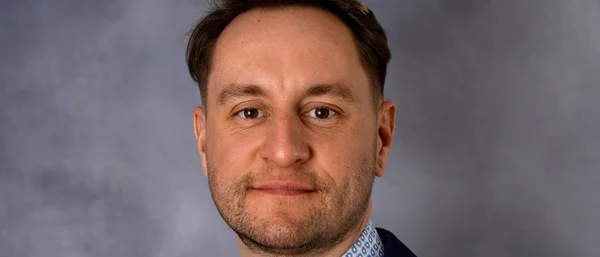 Foto zeigt ein Portrait von Stefan Schoisswohl