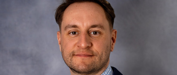 Foto zeigt ein Portrait von Stefan Schoisswohl