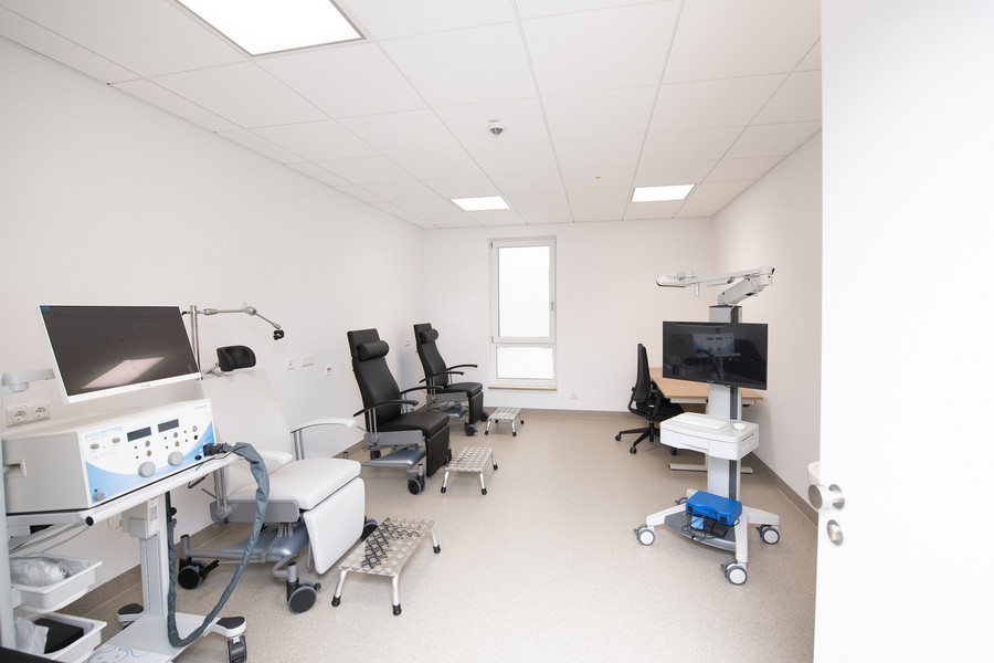Behandlungszimmer für Neurofeedback im neuen Zentrum für Psychosomatik und Psychiatrie in Parsberg © medbo KU / Katharina Tenberge-Holzer