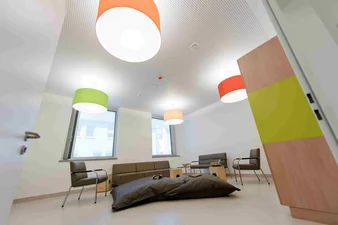 Aufenthaltsraum KJPP Regensburg (Frank Hübler/medbo)