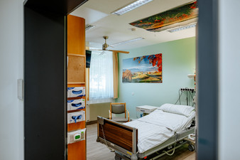 Neurologisches Spezialpflegeheim Regensburg - Bewohnerzimmer (Frank Hübler | medbo)