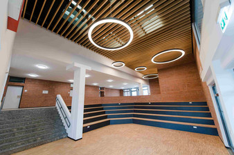 medbo Pflegeschulen Regensburg Aula (Frank Hübler | medbo)