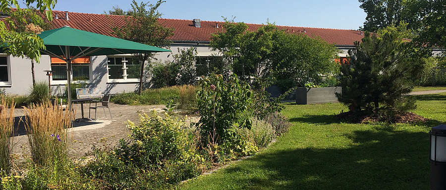 Garten Altersmedizin Regensburg (Renate Neuhierl/medbo)