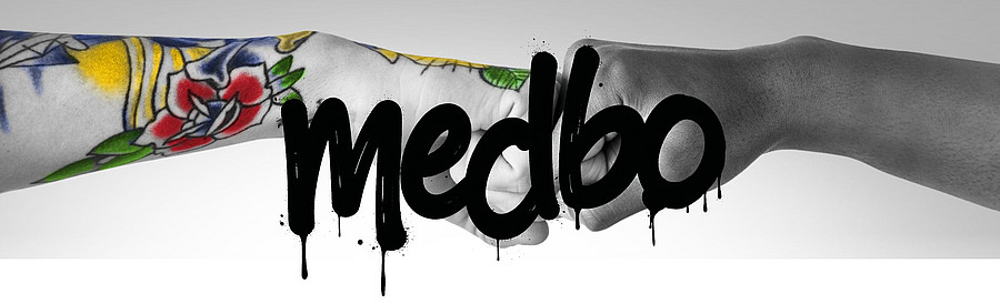 Fistbump Tattoo mit Graffity | rawpixel via istock.com