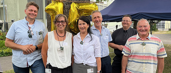 15 Jahre PIT: (von links) Thomas Hammer, Margareta Solleder, Ute Ogurek (PIT), Stephan Schwarzmann, Harald Wieder (Klinikseelsorge), Oswald Oberndorfer (Renate Neuhierl | medbo)
