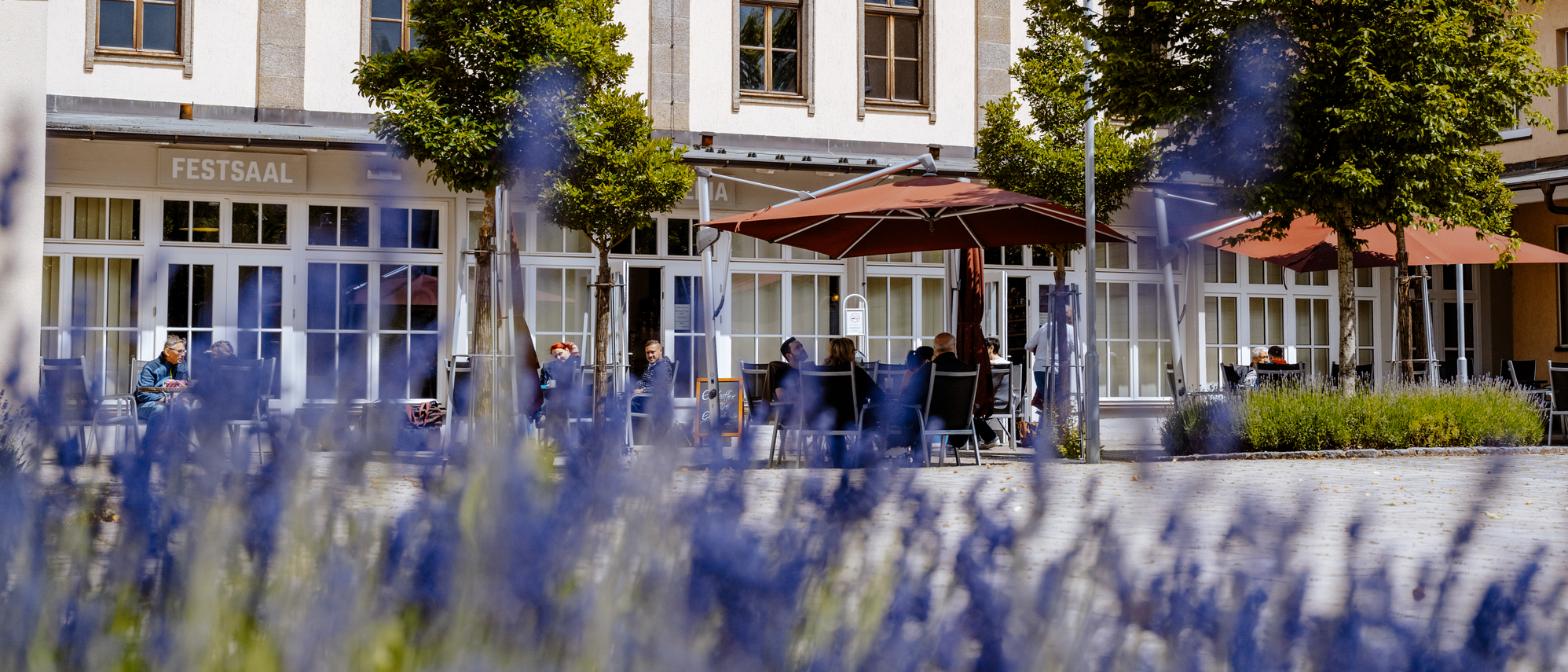 Wöllershof Maria-Seltmann-Platz mit Caféteria und Festsaal (Frank Hübler | medbo)