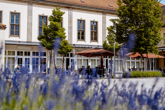 Wöllershof Maria-Seltmann-Platz mit Caféteria und Festsaal (Frank Hübler | medbo)