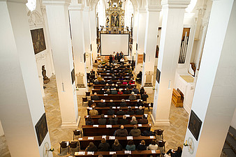 Musikalisch untermalt wurde die Gedenkveranstaltung vom Lebenshilfechor. © medbo KU / Katharina Tenberge-Holzer