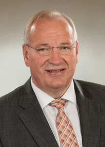 Portrait Bezirkstagspräsident Oberpfalz Franz Löffler (c) Bezirk Oberpfalz