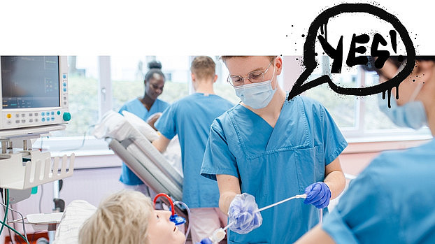 Pflegeausbildung medbo Regensburg, Schüler im Skills Lab (c) Frank Hübler