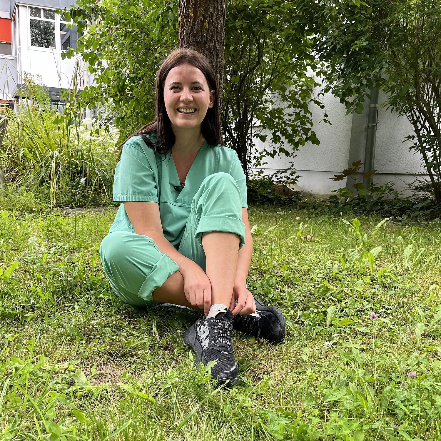 Portrait von Ledina, Pflegerin in der Altersmedizin (c) Katharina Tenberge-Holzer