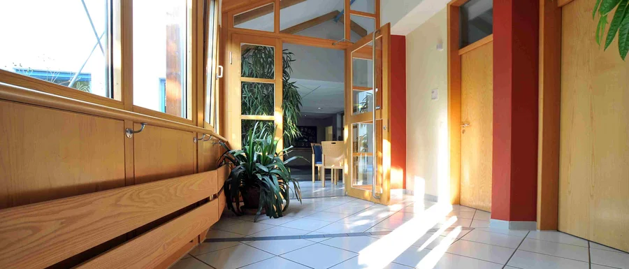 Psychiatrische Tagesklinik HAUS 26 Regensburg Flur (Frank Hübler | medbo)