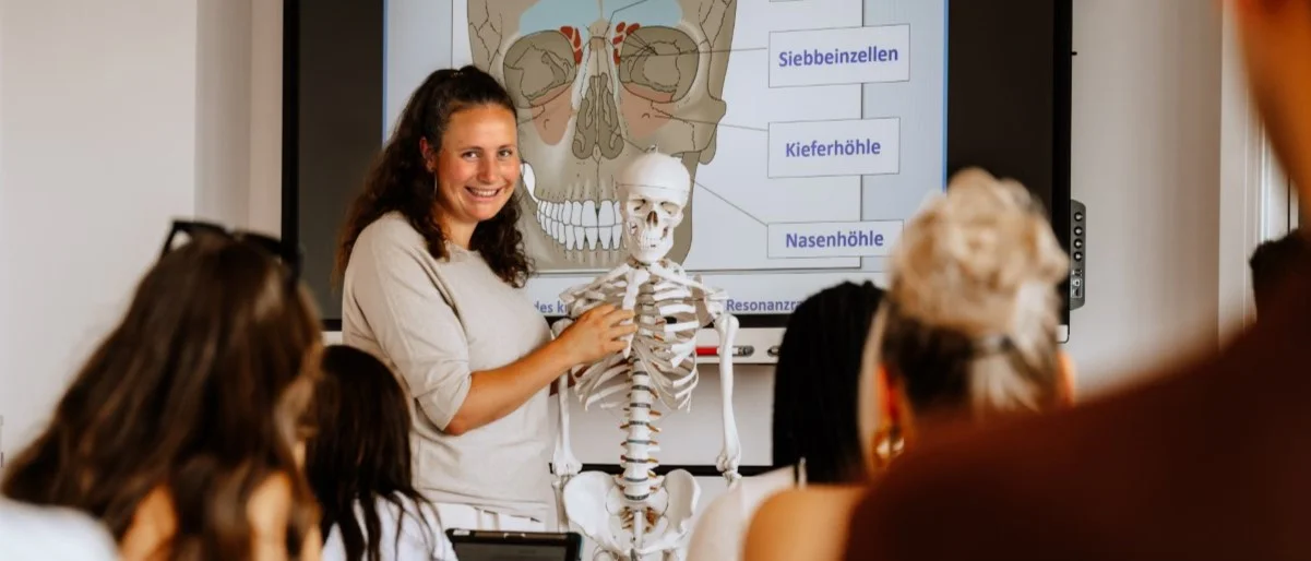 Lehrerin Unterricht medbo Pflegeschule (medbo KU | Frank Hübler)